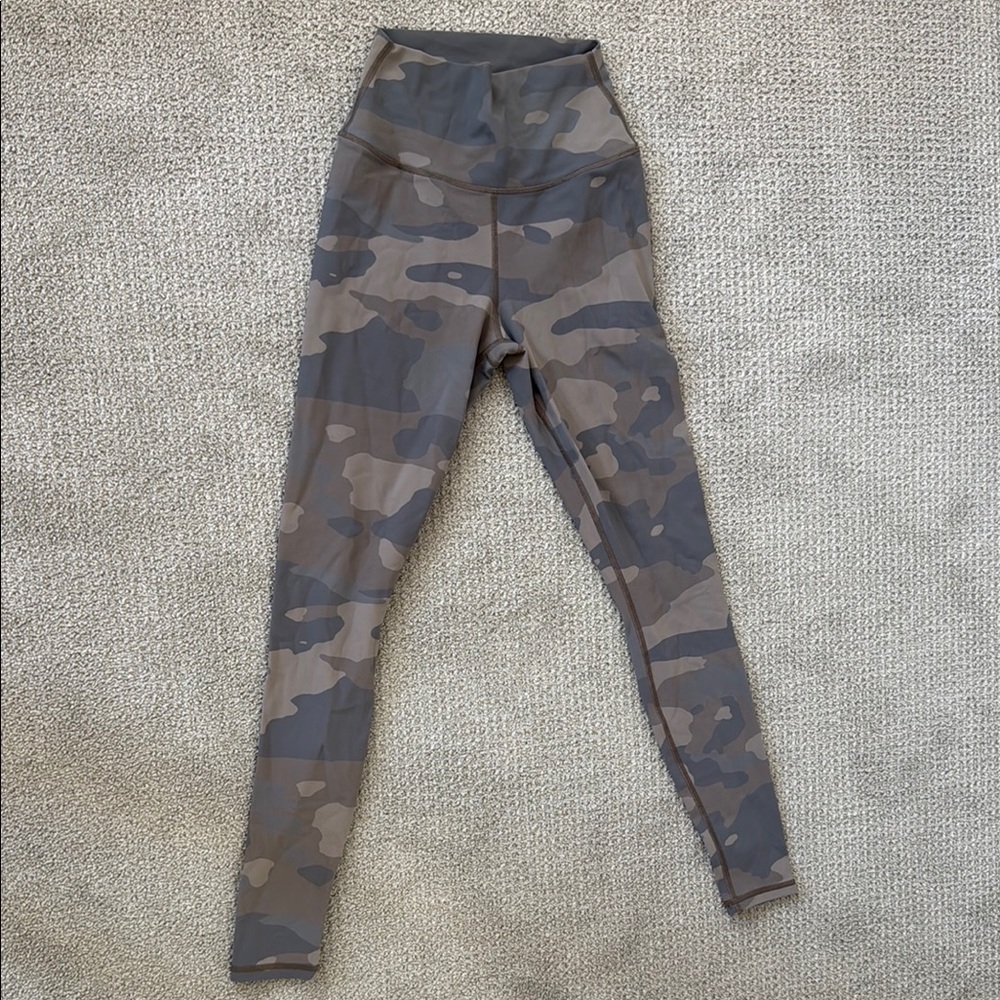 ALO Yoga Camouflage Leggings in Gray and Tan